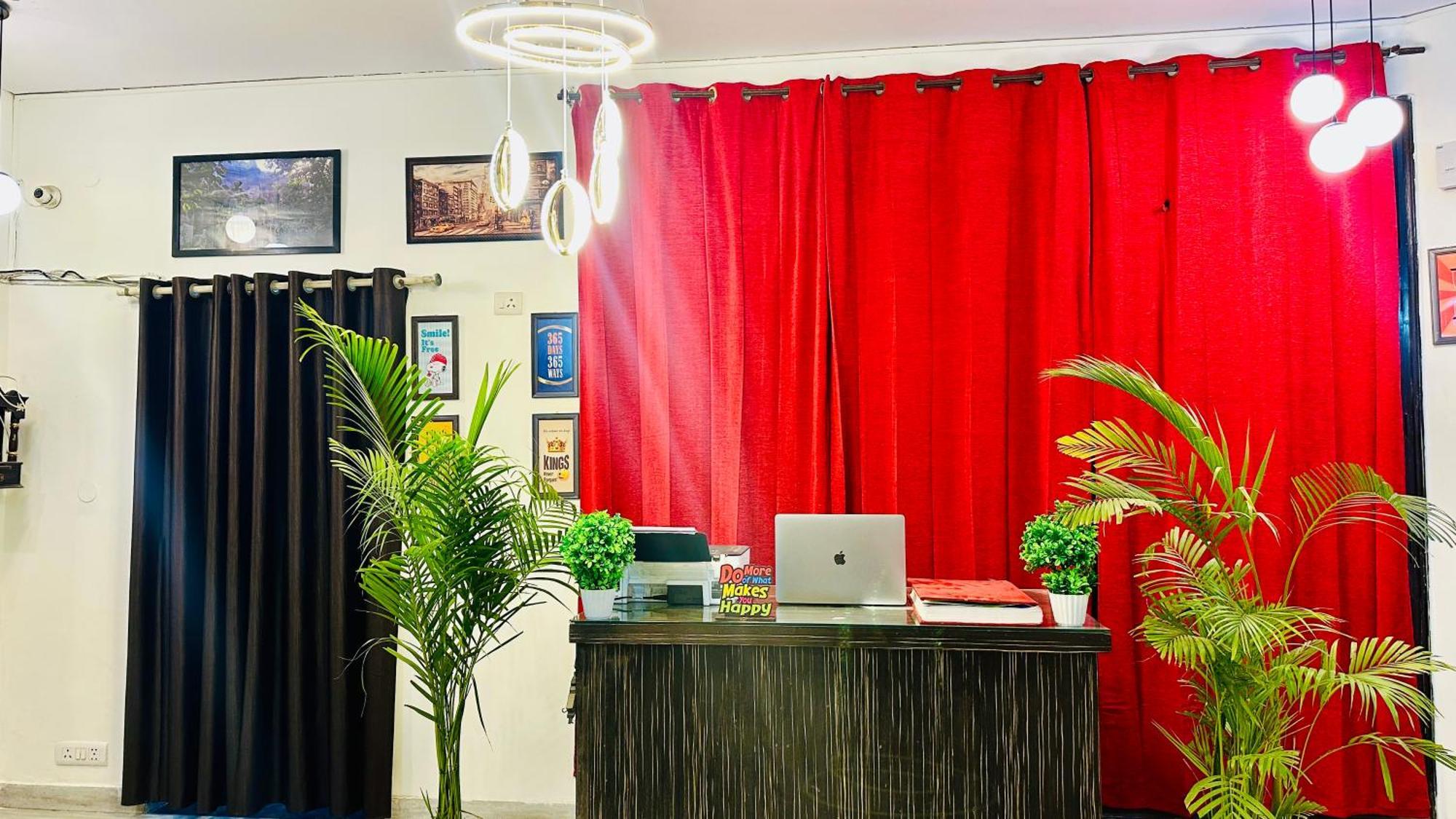The White Scent-Near Noida Sector 18 Metro Hotel Ngoại thất bức ảnh