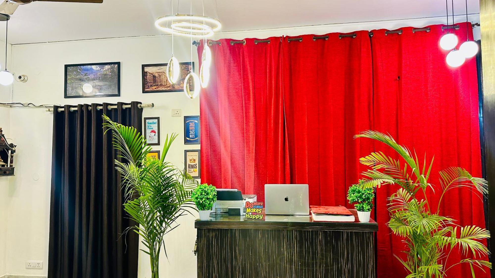 The White Scent-Near Noida Sector 18 Metro Hotel Ngoại thất bức ảnh