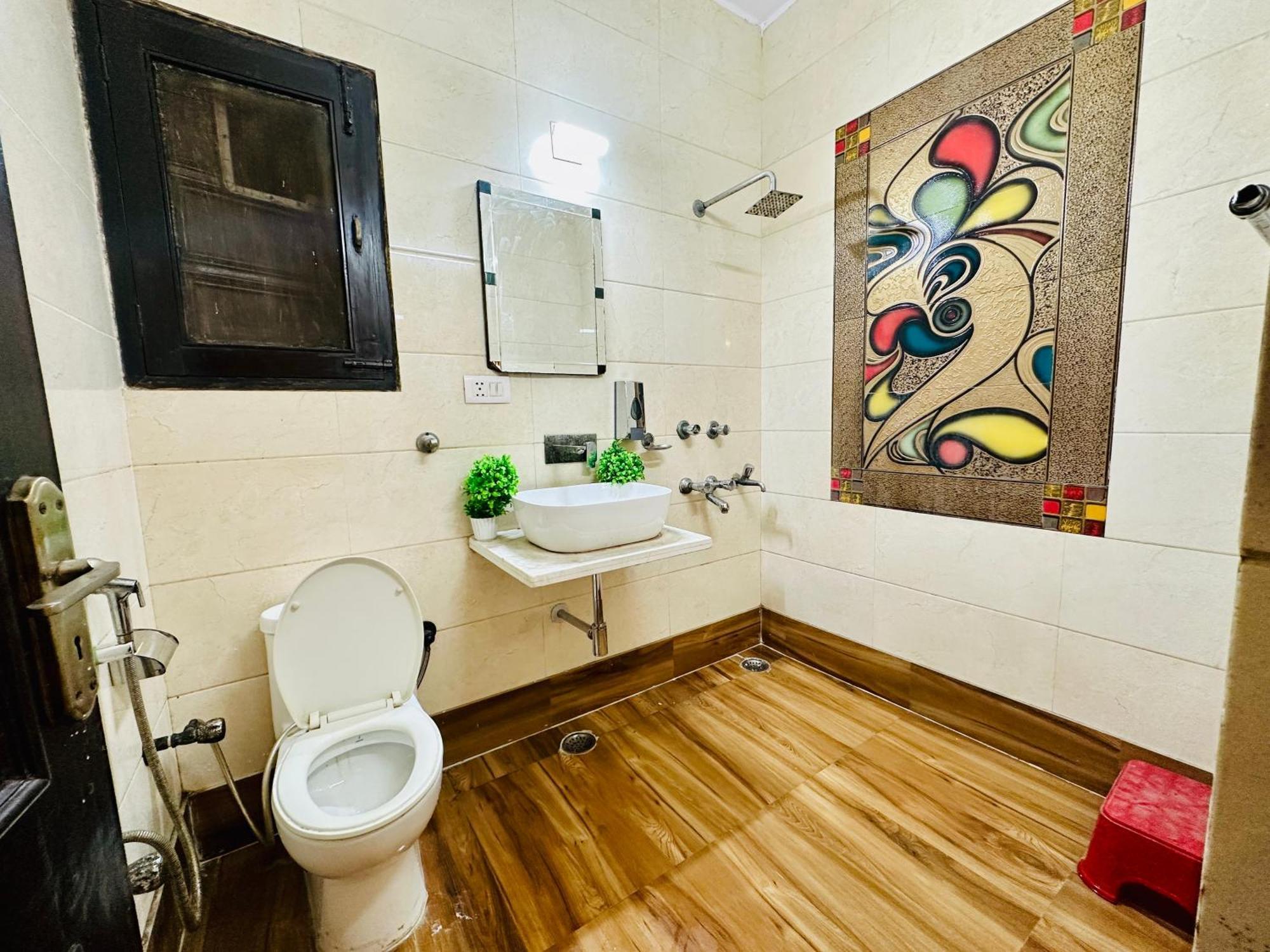 The White Scent-Near Noida Sector 18 Metro Hotel Ngoại thất bức ảnh