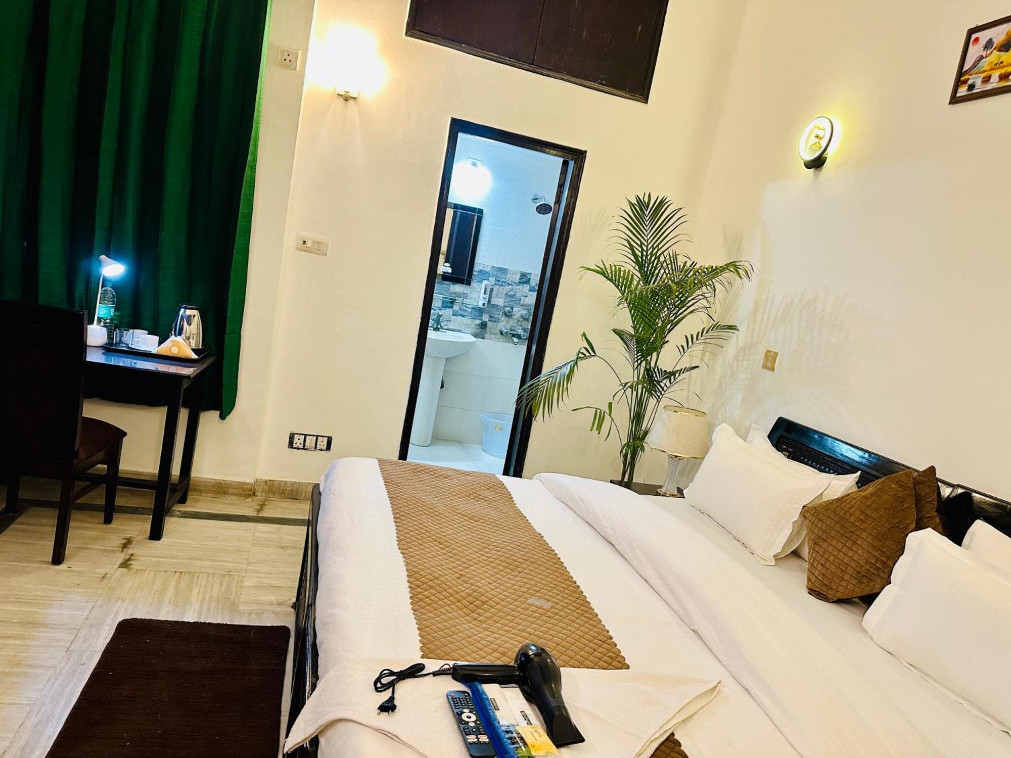 The White Scent-Near Noida Sector 18 Metro Hotel Ngoại thất bức ảnh
