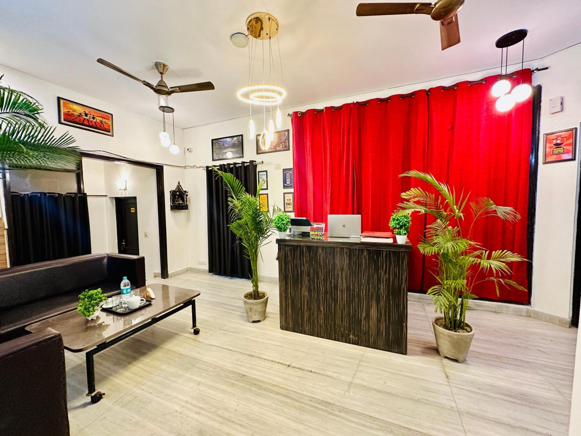 The White Scent-Near Noida Sector 18 Metro Hotel Ngoại thất bức ảnh