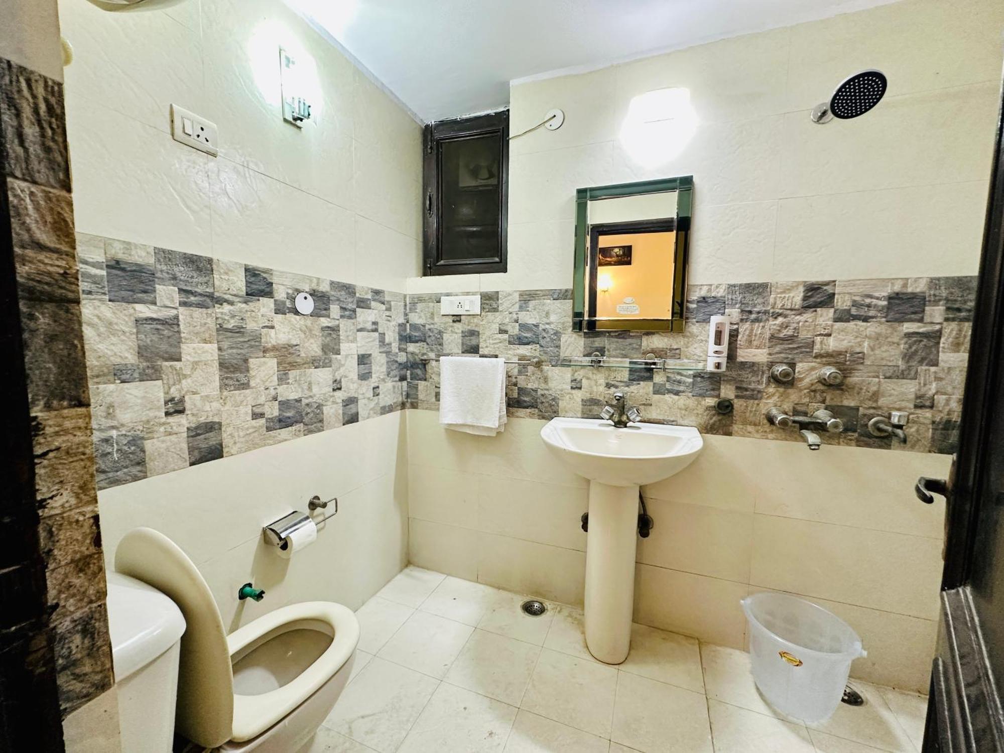 The White Scent-Near Noida Sector 18 Metro Hotel Ngoại thất bức ảnh
