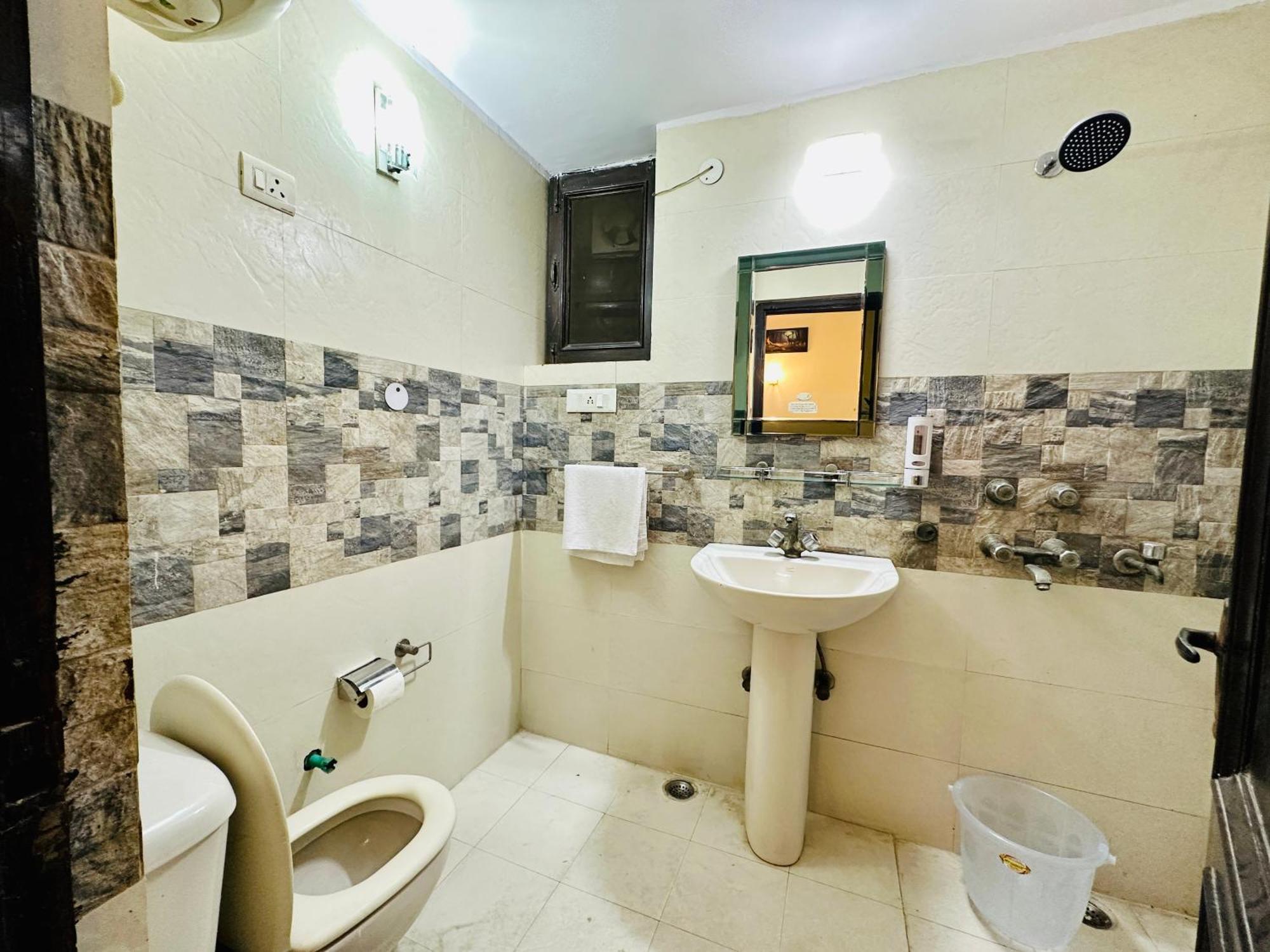 The White Scent-Near Noida Sector 18 Metro Hotel Ngoại thất bức ảnh