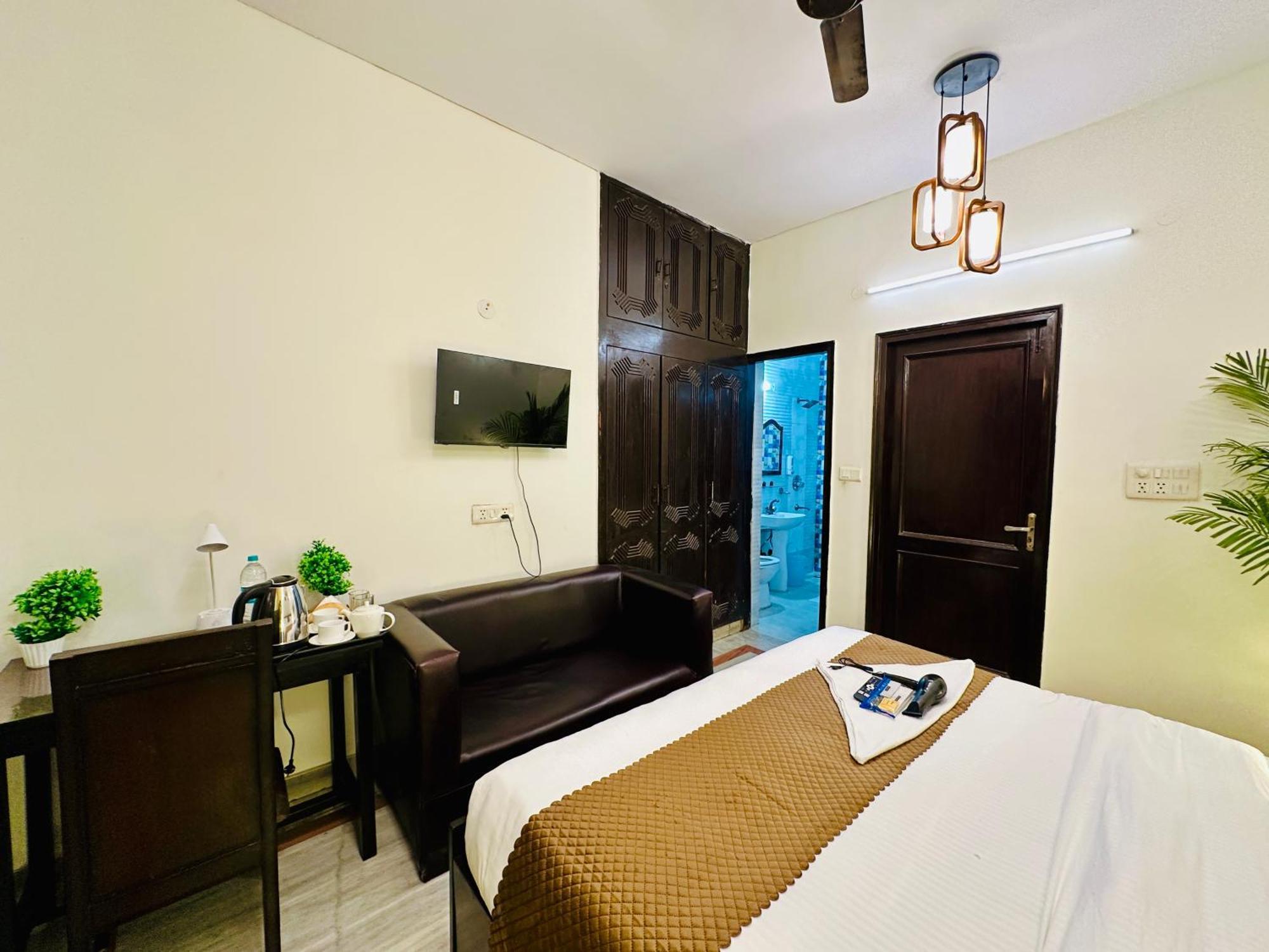 The White Scent-Near Noida Sector 18 Metro Hotel Ngoại thất bức ảnh