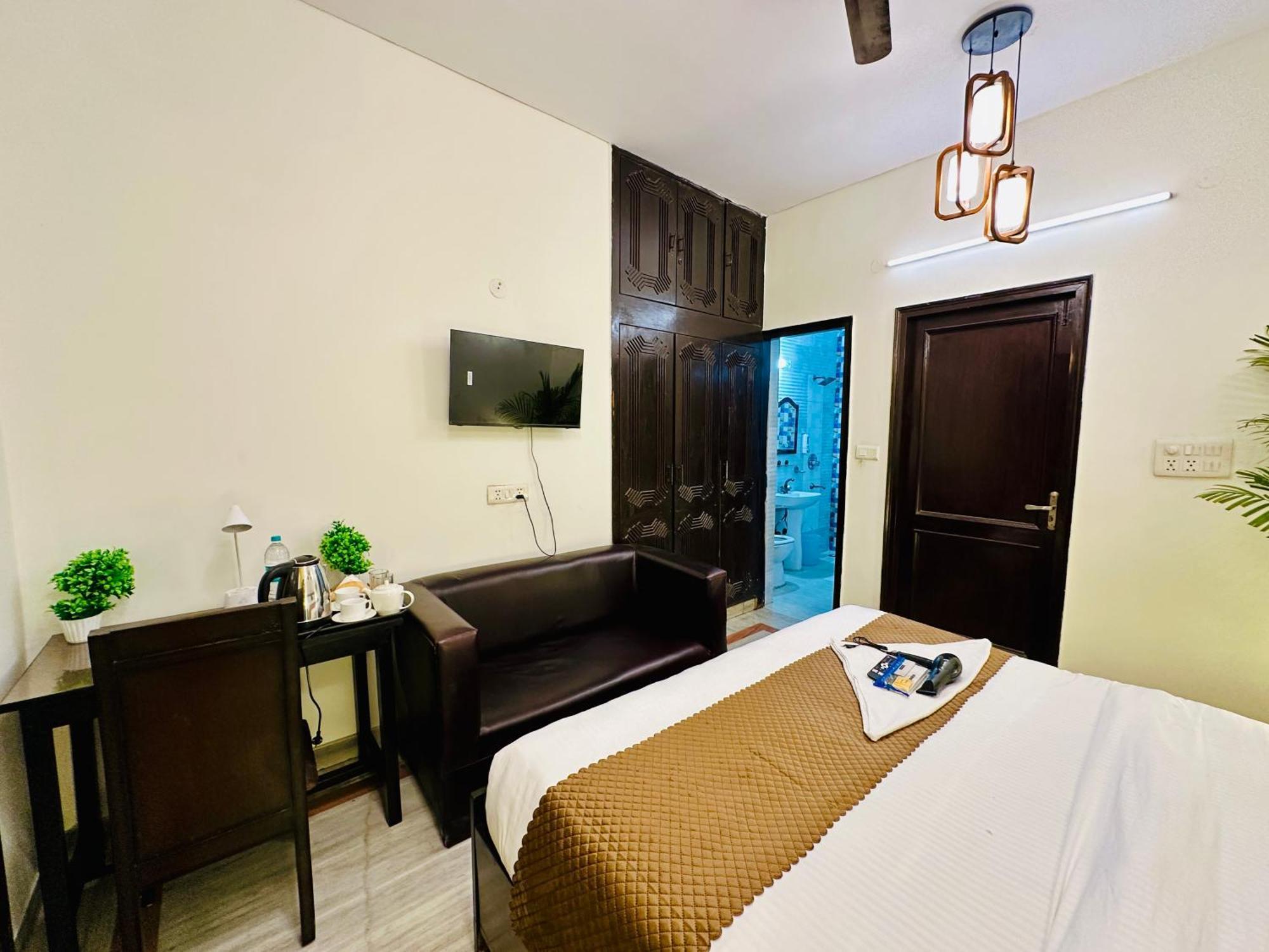 The White Scent-Near Noida Sector 18 Metro Hotel Ngoại thất bức ảnh