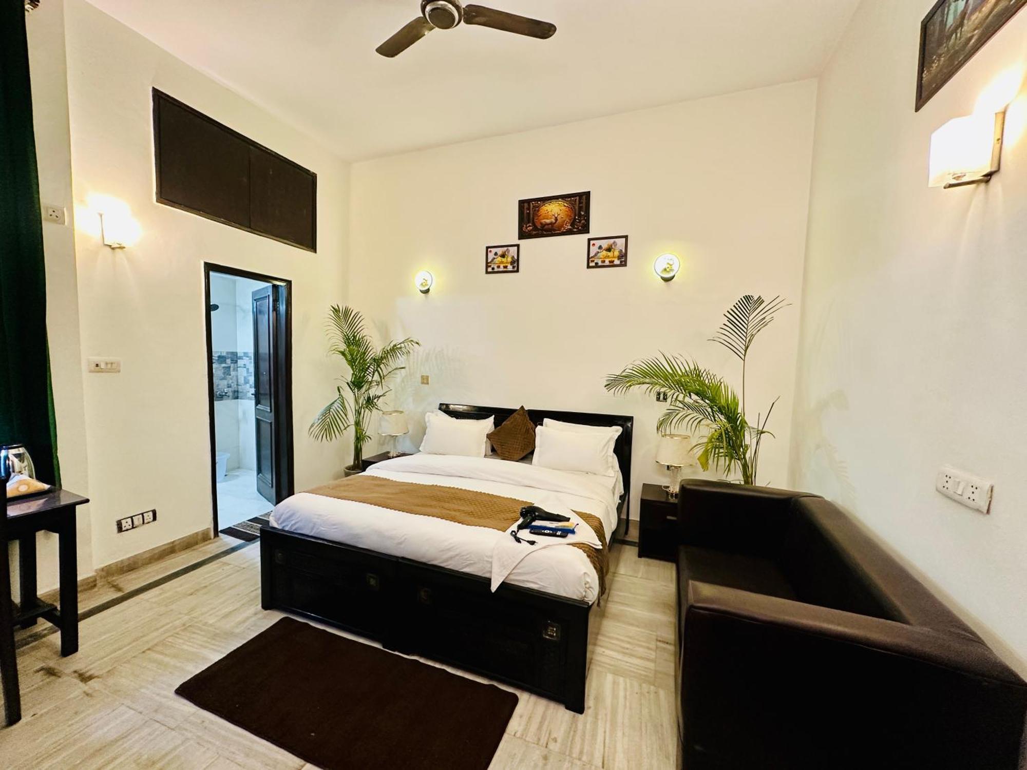 The White Scent-Near Noida Sector 18 Metro Hotel Ngoại thất bức ảnh