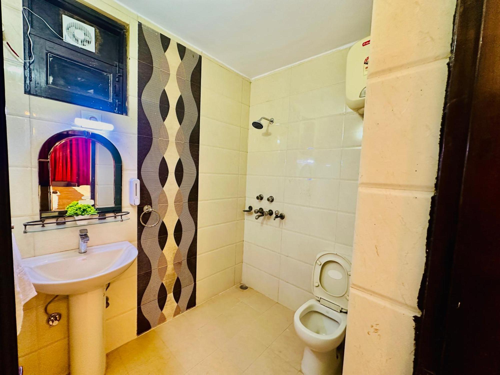 The White Scent-Near Noida Sector 18 Metro Hotel Ngoại thất bức ảnh