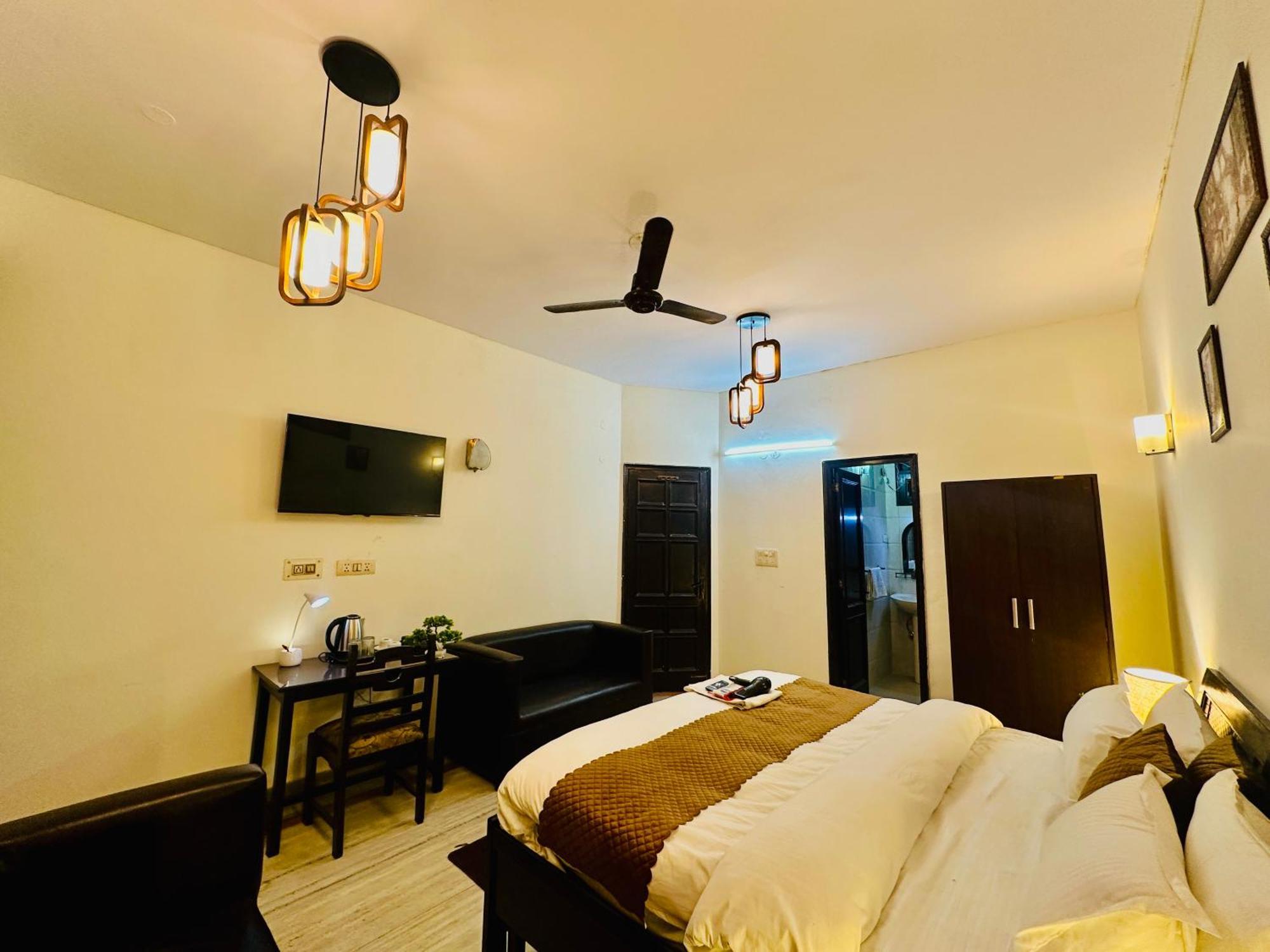 The White Scent-Near Noida Sector 18 Metro Hotel Ngoại thất bức ảnh