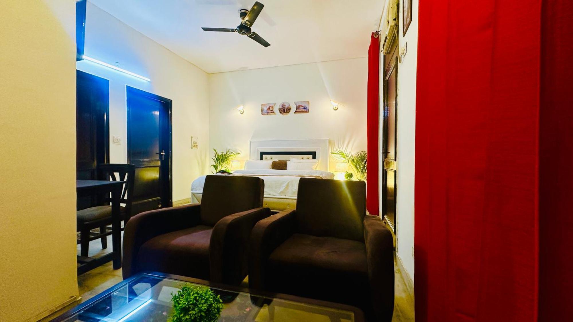 The White Scent-Near Noida Sector 18 Metro Hotel Ngoại thất bức ảnh