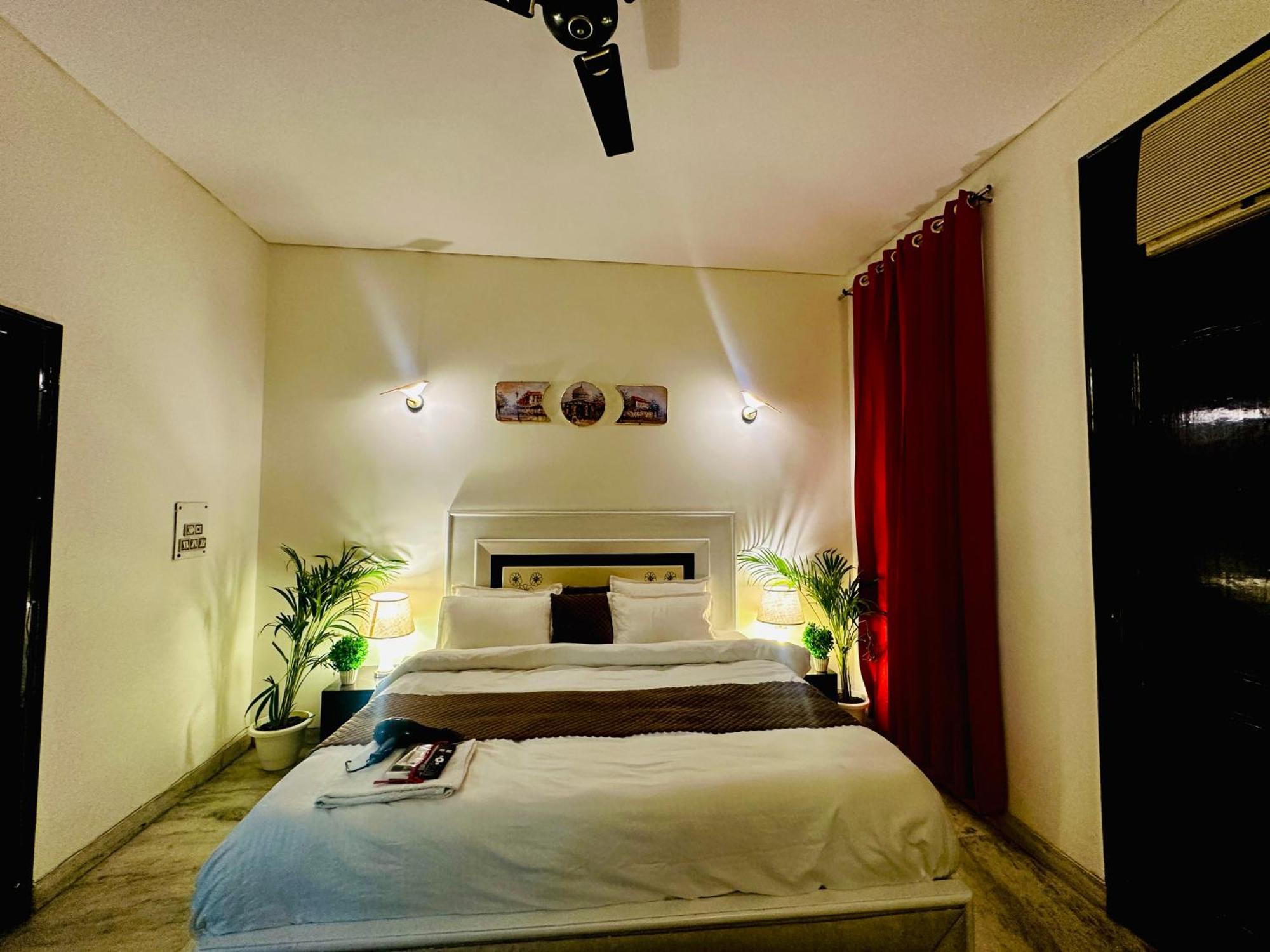The White Scent-Near Noida Sector 18 Metro Hotel Ngoại thất bức ảnh
