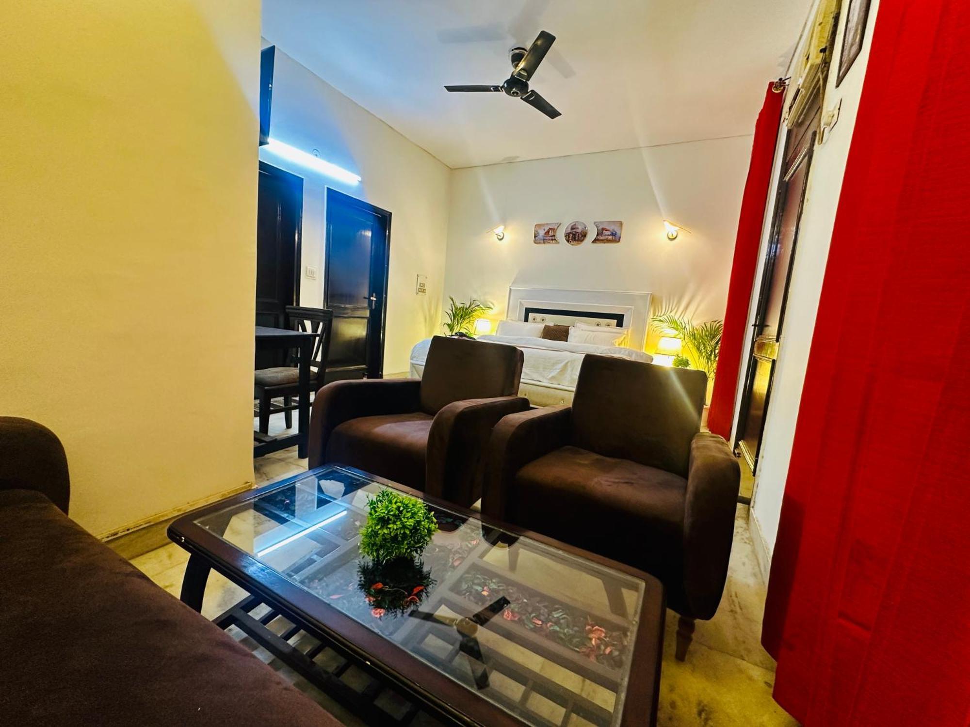 The White Scent-Near Noida Sector 18 Metro Hotel Ngoại thất bức ảnh
