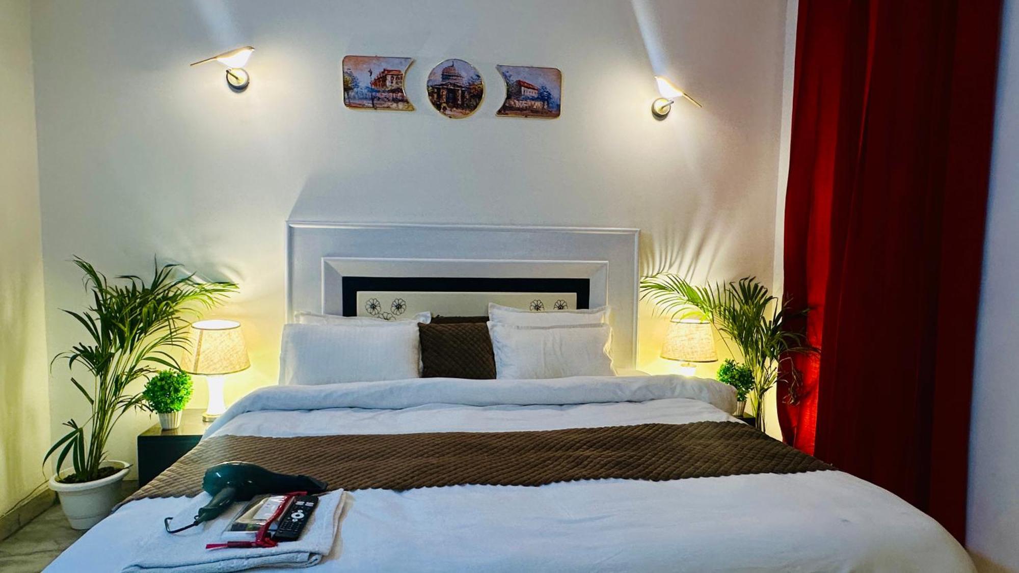 The White Scent-Near Noida Sector 18 Metro Hotel Ngoại thất bức ảnh