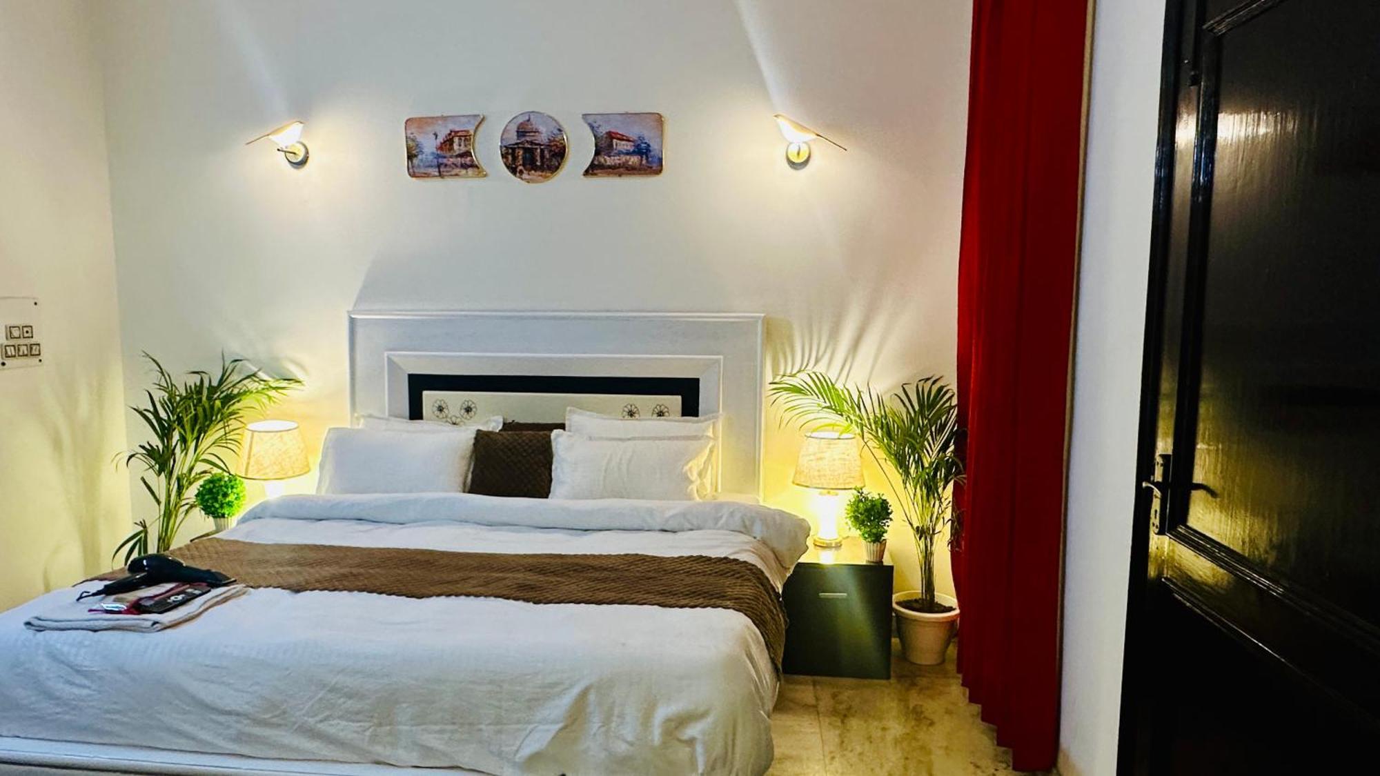 The White Scent-Near Noida Sector 18 Metro Hotel Ngoại thất bức ảnh