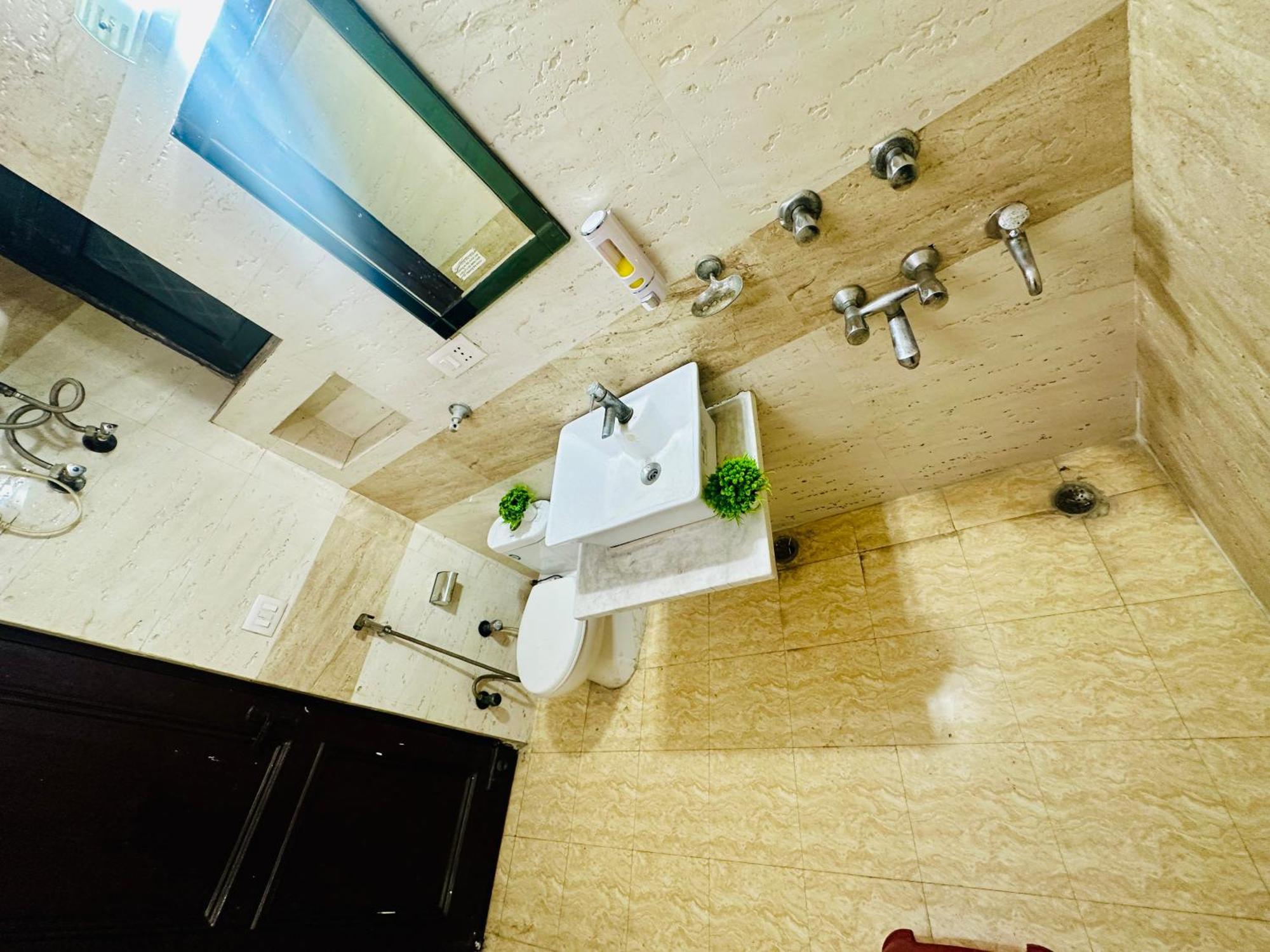 The White Scent-Near Noida Sector 18 Metro Hotel Ngoại thất bức ảnh